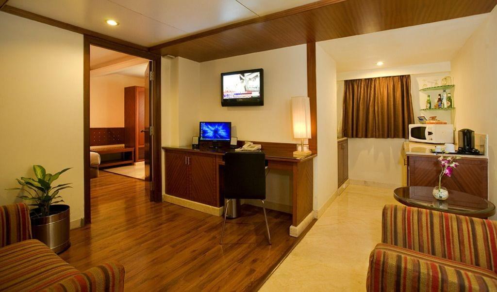 The President Hotel Bangalore Eksteriør billede