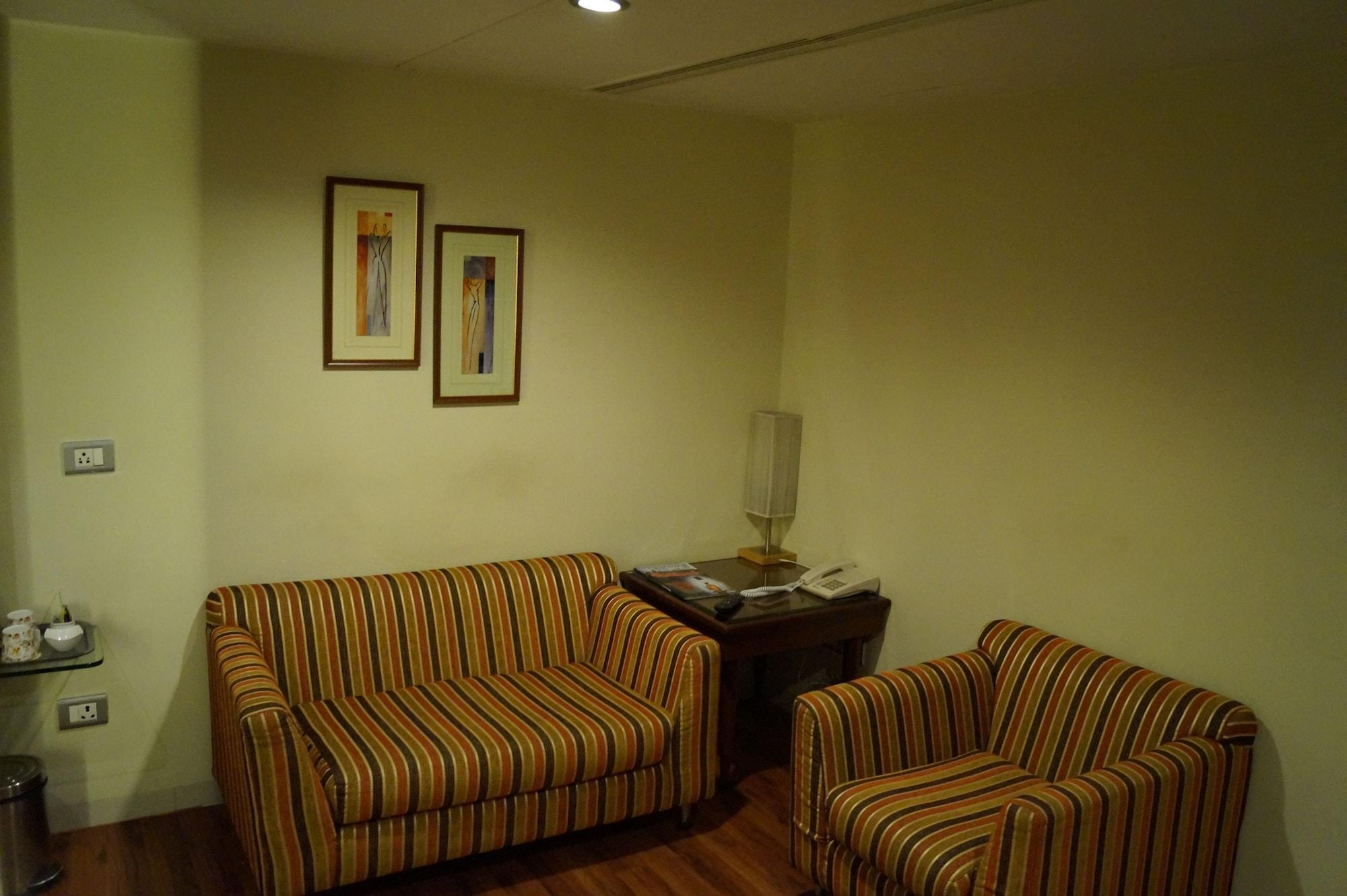 The President Hotel Bangalore Eksteriør billede