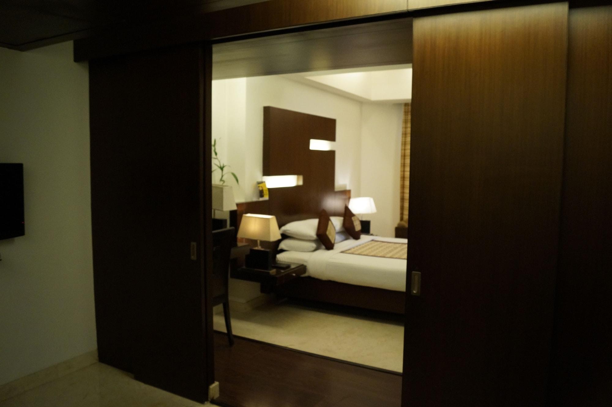 The President Hotel Bangalore Eksteriør billede