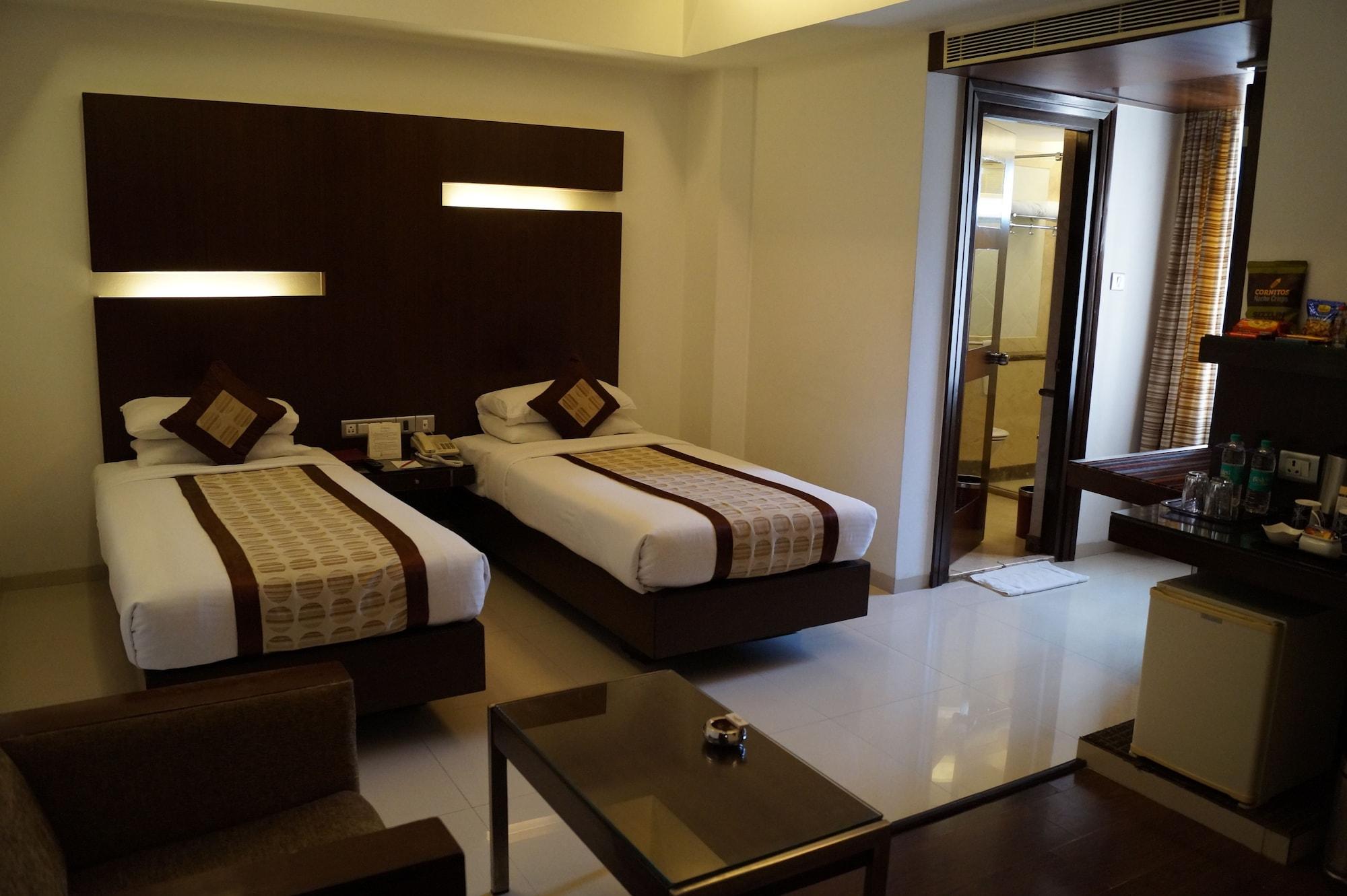 The President Hotel Bangalore Eksteriør billede
