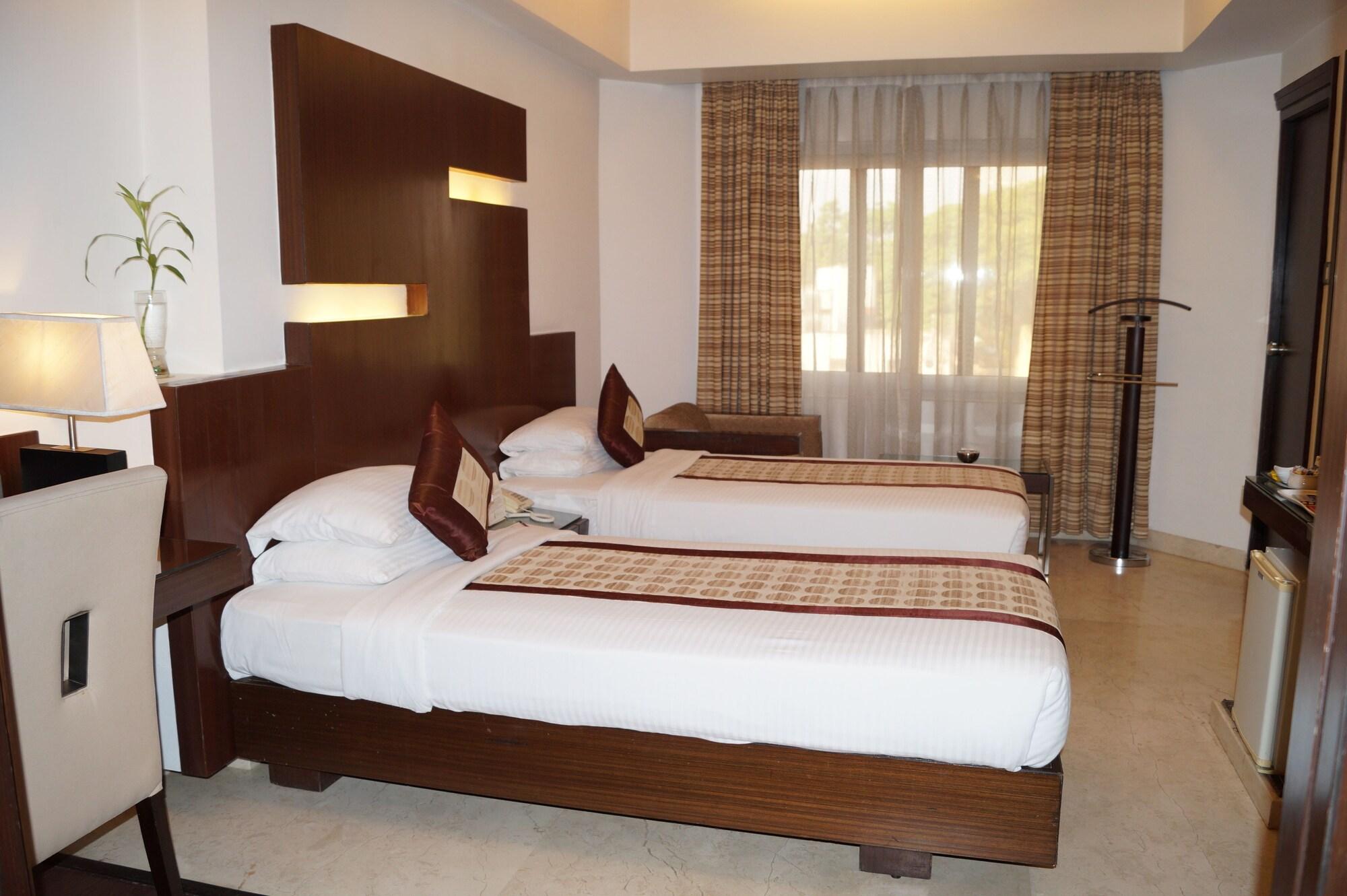 The President Hotel Bangalore Eksteriør billede
