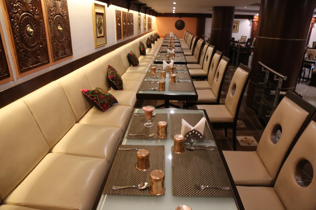 The President Hotel Bangalore Eksteriør billede