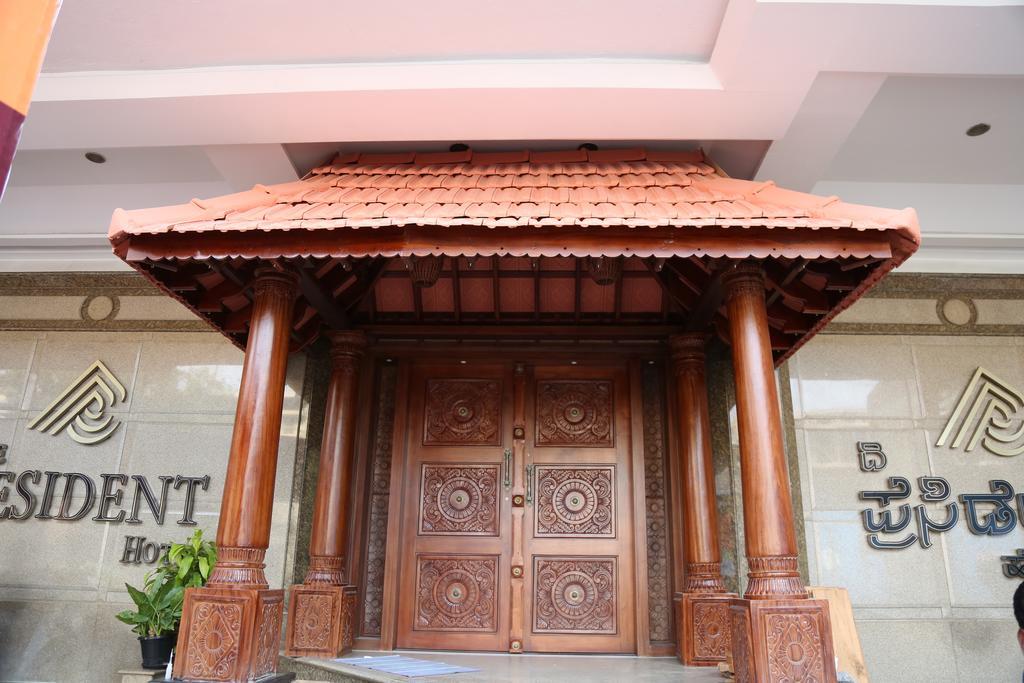 The President Hotel Bangalore Eksteriør billede