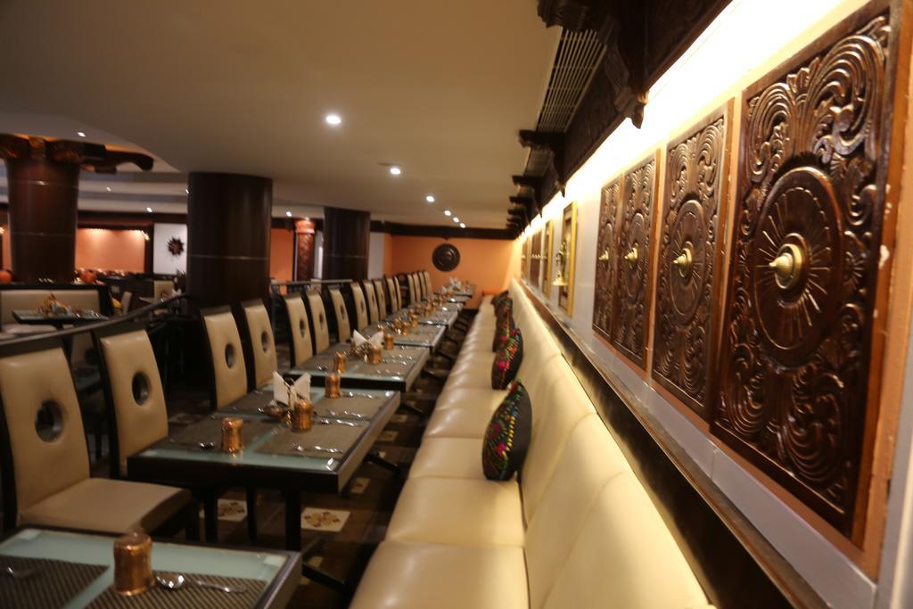 The President Hotel Bangalore Eksteriør billede