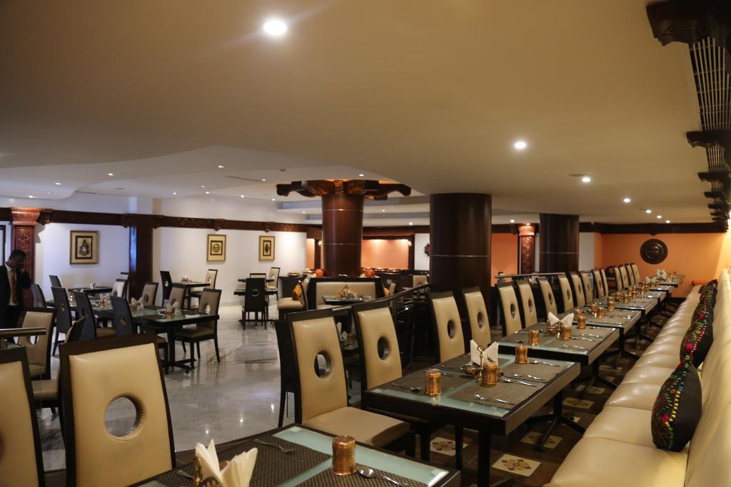The President Hotel Bangalore Eksteriør billede