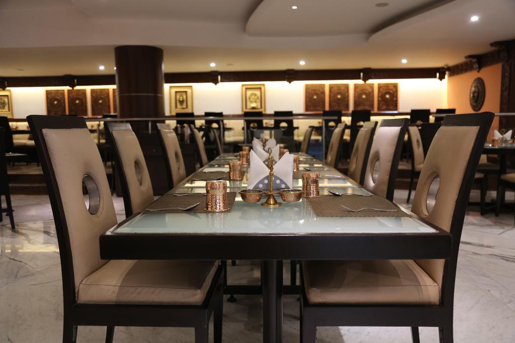 The President Hotel Bangalore Eksteriør billede