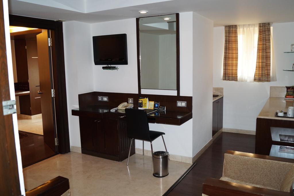 The President Hotel Bangalore Eksteriør billede