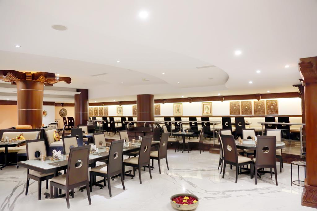 The President Hotel Bangalore Eksteriør billede