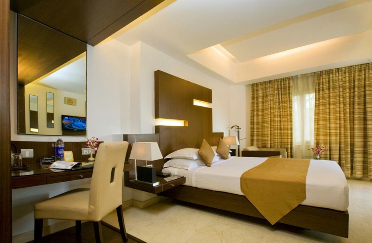 The President Hotel Bangalore Eksteriør billede